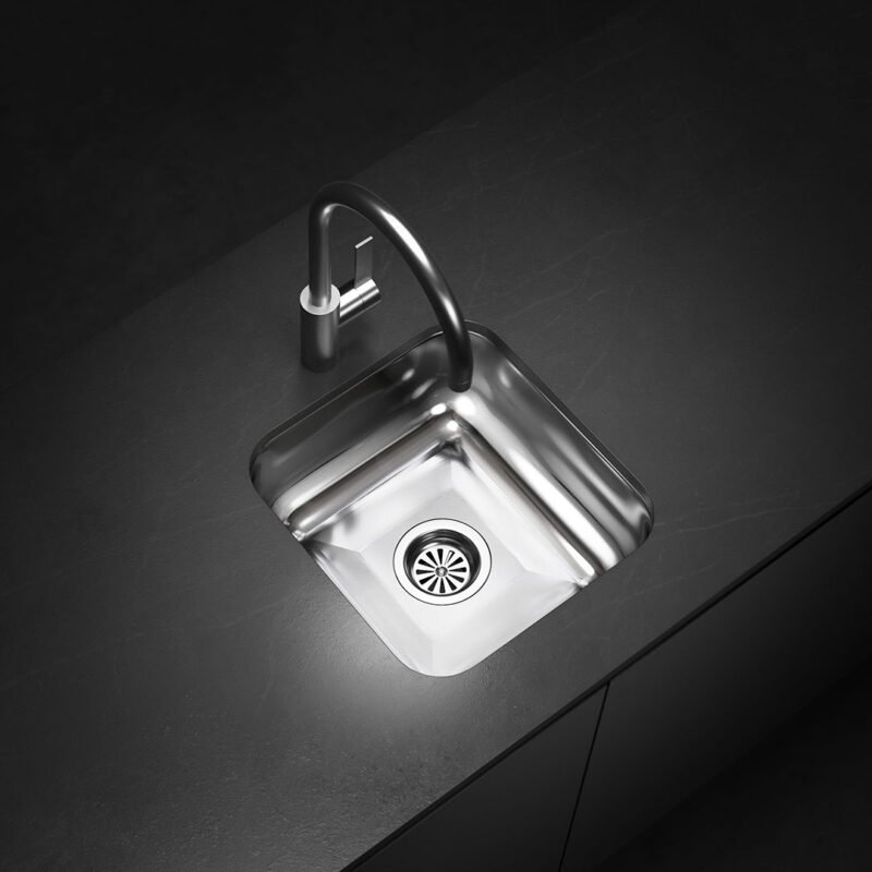 Bacha de cocina EE 37 de acero inoxidable AISI 430 con terminación satinada para instalación bajo mesada.