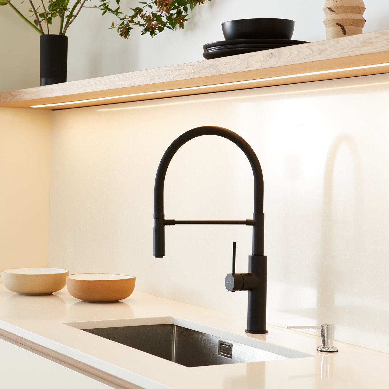 Grifería Cocina Monocomando – Hoop Negro - Alt
