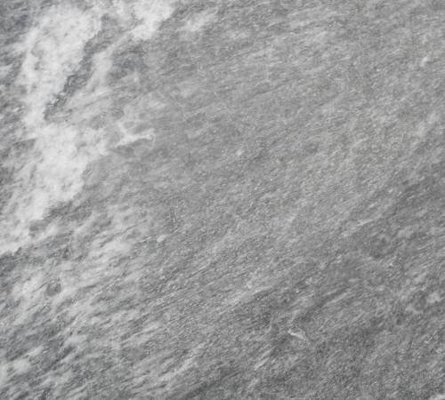 marmol-grigio-nuvola Mármol Grigio Nuvola natural de tonalidad gris neutra con suaves variaciones blanquecinas, ideal para mesadas, revestimientos y proyectos de interiorismo.
