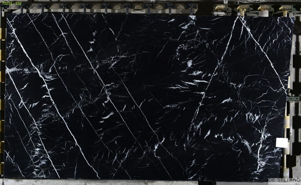 Instagram @picstone.br Mármol Negro Marquina natural chapa completa vista frontal