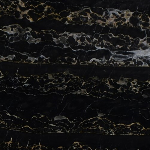 marmol-portoro-super Mármol Portoro Super natural de origen italiano con fondo negro y llamativas vetas doradas, ideal para revestimientos, mesadas de baño, mesadas de vanitory y proyectos de interiorismo de alta gama.