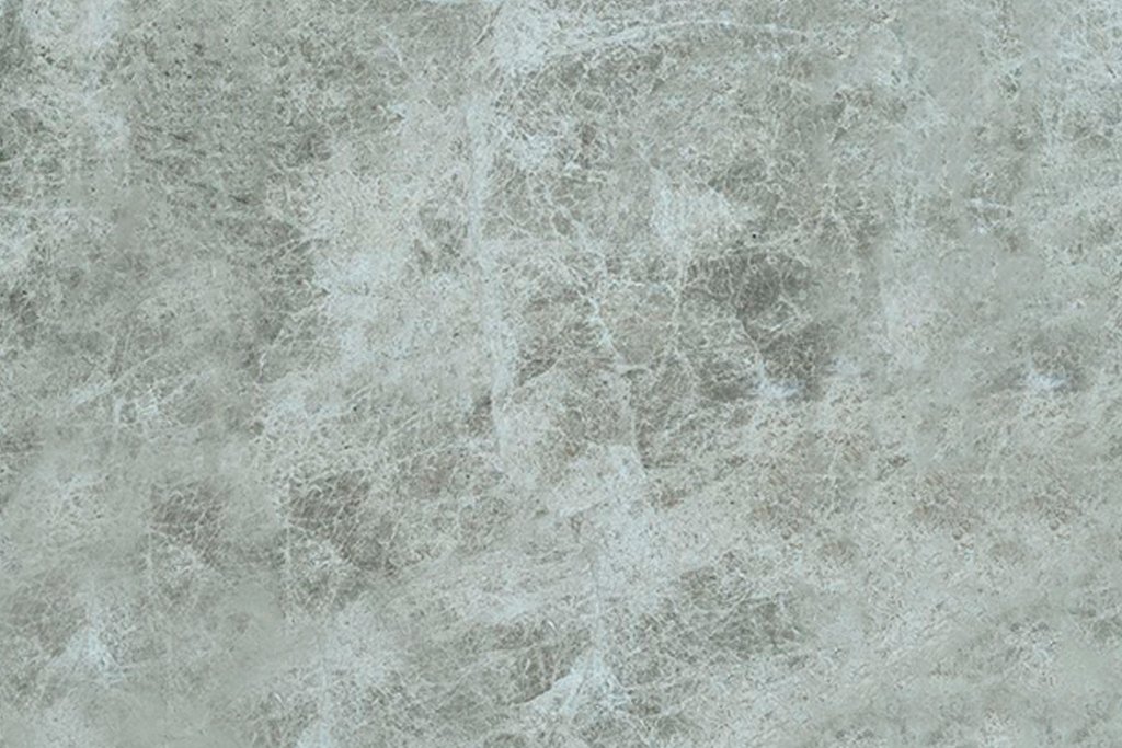 Mármol Silver Galaxy natural de tonalidad gris plateada con sutiles vetas y variaciones claras, ideal para mesadas de baño, revestimientos y proyectos de interiorismo.