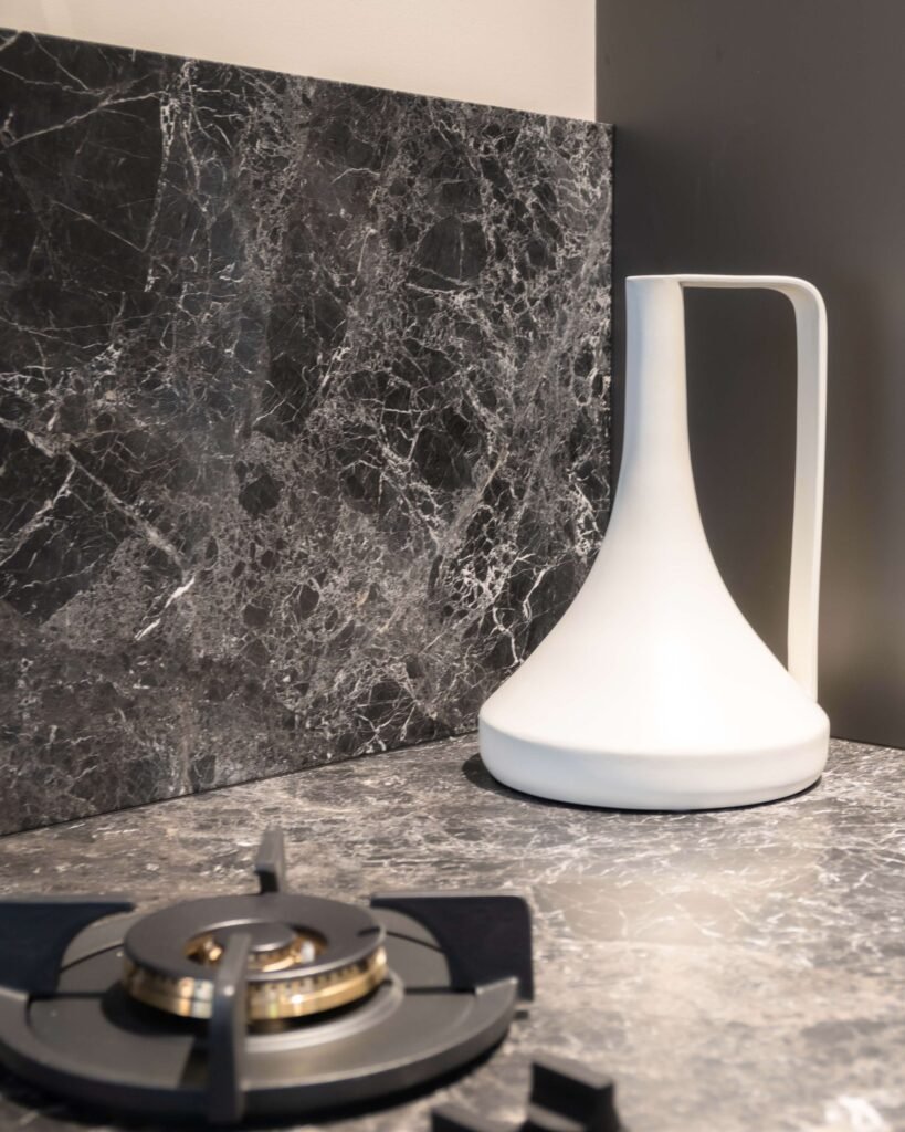 marmol-tundra-black-mesada-cocina Mármol Tundra Black natural mesada de cocina