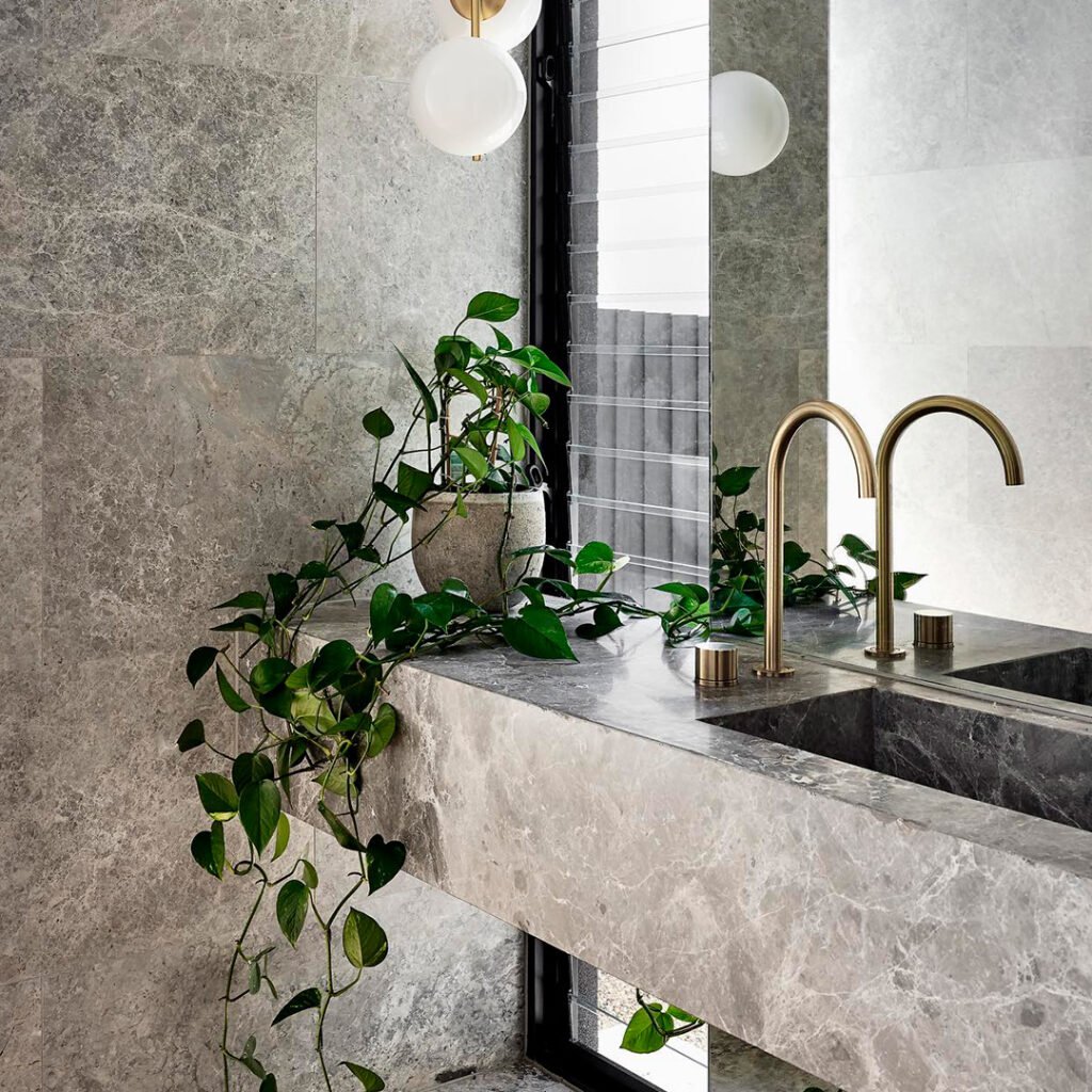 marmol-tundra-grey-mesada-baño Mármol Tundra Grey natural mesada baño