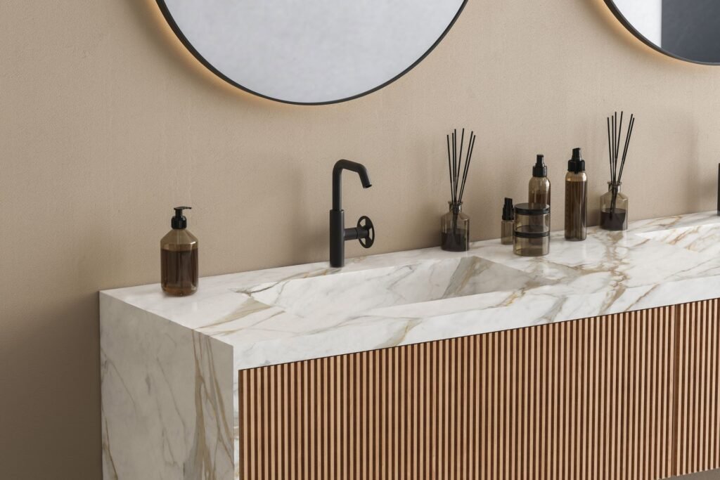 neolith-calacatta-roma-piedra-sinterizada-mesada-de-baño Neolith Calacatta Roma, piedra sinterizada en mesada de baño