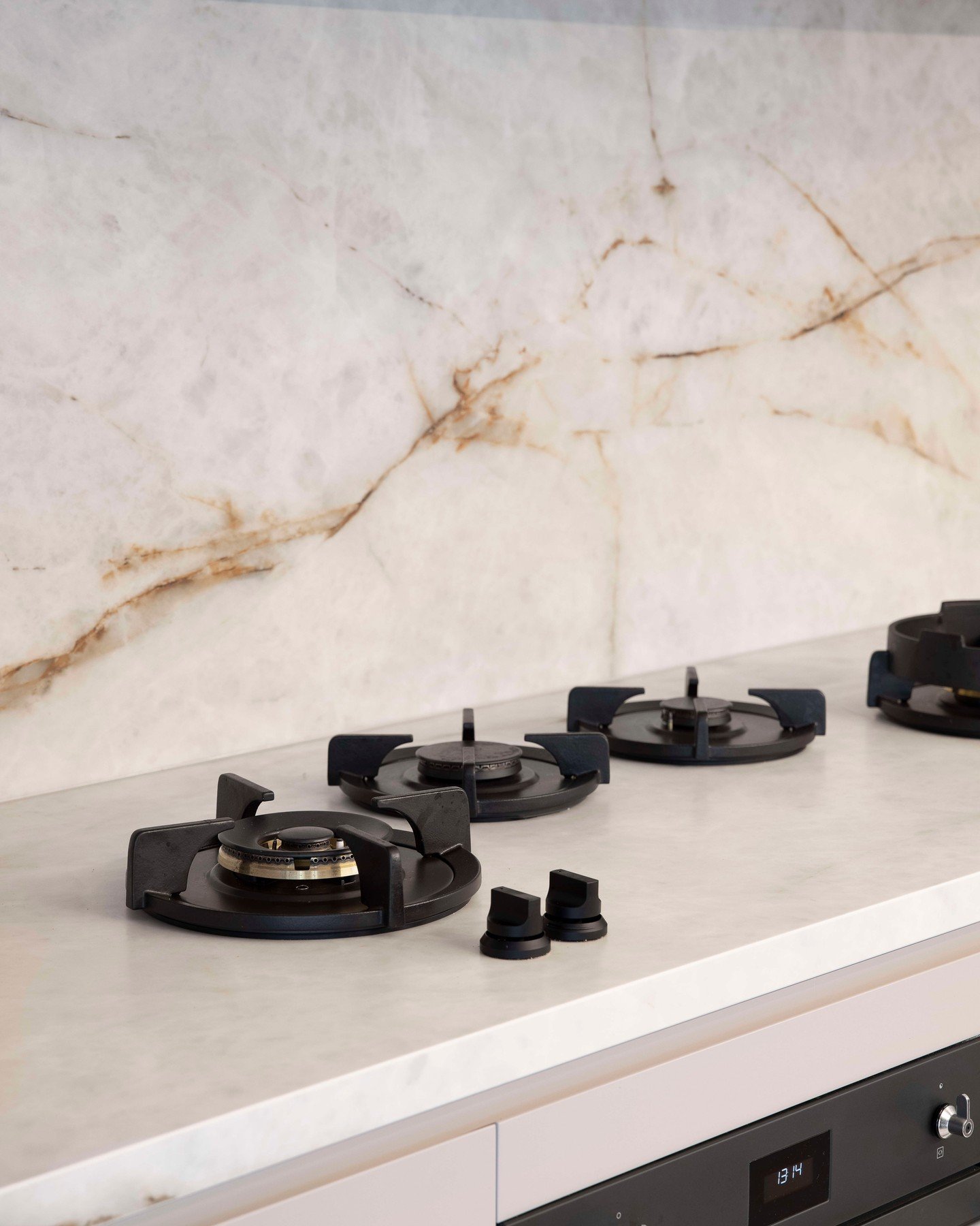 neolith-himalaya-crystal-piedra-sinterizada-mesda-cocina-y-revestimiento-detalle-material Neolith Himalaya Crystal, piedra sinterizada mesada cocina y revestimiento detalle material