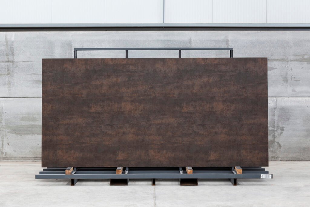 Neolith Iron Corten, piedra sinterizada Neolith Iron Corten, piedra sinterizada chapa completa vista frontal