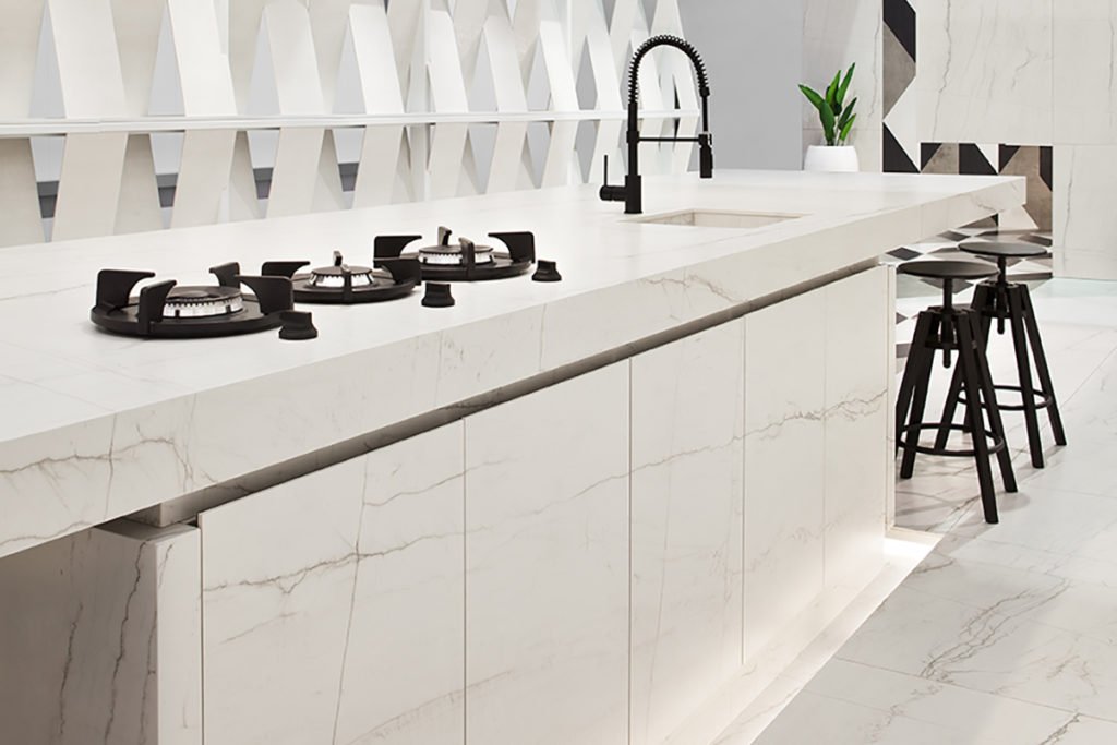 neolith-mont-blanc-piedra-sinterizada-mesada-isla-cocina Neolith Mont Blanc, piedra sinterizada mesada isla cocina