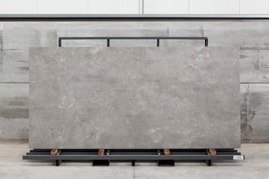 THESIZE SURFACES - NEOLITH Almassora - Castellón - Spain Neolith New York, piedra sinterizada chapa completa vista frontal